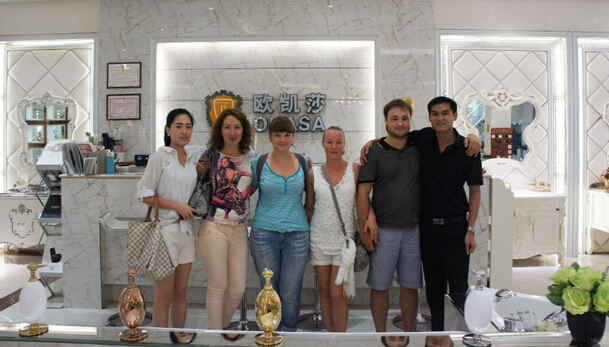 �W�Pɯ�N(xi��o)�ۺͶ��_˹���˺�Ӱ